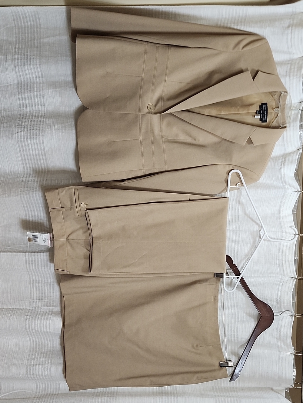 Jones New York Beige Women's 3-Piece Suit Set Size 10